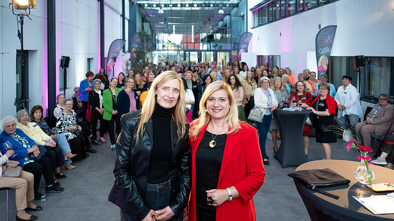 mgo-Geschäftsführerin Eva-Maria Bauch (l.) und Melanie Huml waren beide beides: Gastgeberin und Gast.Forchheim & Fränkische Schweiz mgo-Geschäftsführerin Eva-Maria Bauch (l.) und Melanie Huml waren beide beides: Gastgeberin und Gast.Forchheim & Fränkische Schweiz
