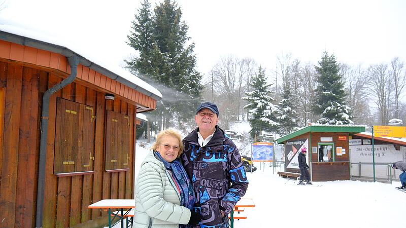 Die Lumumba-H&uuml;tte am Arnsberg schlie&szlig;t. Lilo und Erich Degand m&uuml;ssen aus pers&ouml;nlichen Gr&uuml;nden den Betrieb aufgeben. 50 Jahre gab es die Skih&uuml;tte.