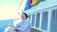 Vom Reisefieber noch lange nicht geheilt: Evelyn Schill aus Bad Br&uuml;ckenau lebt als Restaurant Steward der Aida Kreuzfahrtflotte ihren beruflichen Traum.