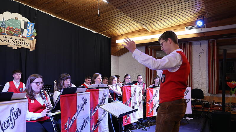 Den Auftakt beim b&ouml;hmischen Abend machte das Jugendblasorchester.Der b&ouml;mische Abend in Kasendorf: Eine Erfolgsgeschichte