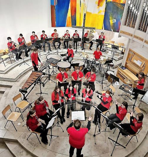 Das Sch&uuml;lerorchester unter der Leitung von Nicole Steinh&auml;user.