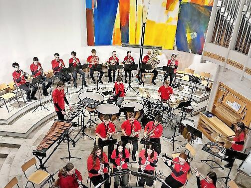 Das Sch&uuml;lerorchester unter der Leitung von Nicole Steinh&auml;user.