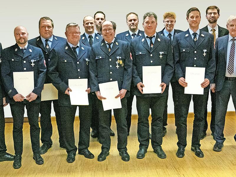 Die Geehrten der Freiwilligen Feuerwehr Trabelsdorf.