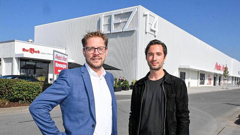 Freuen sich &uuml;ber das neugestaltete Bamberger Einkaufscenter&bdquo;LEZ 14&ldquo; am Laubanger: FIM-Gesch&auml;ftsf&uuml;hrer Jan Lerke (links) und der Bamberger Architekt Matthias Bornhofen.