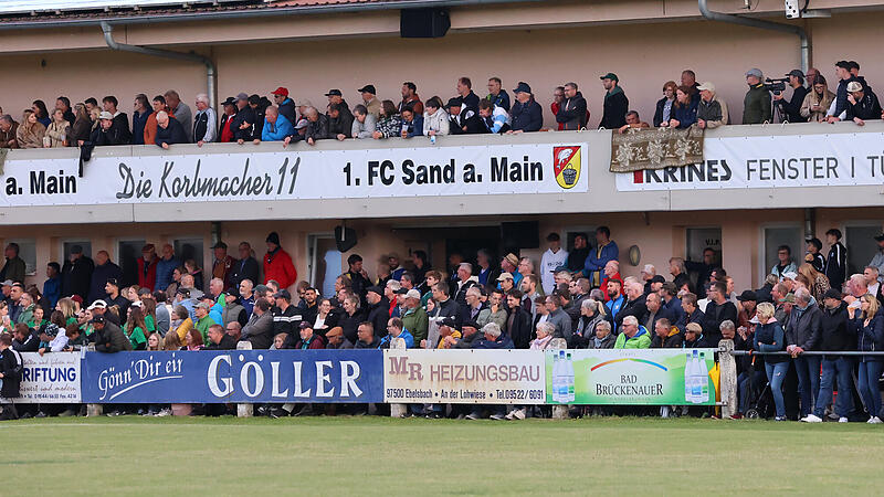 Im Hinspiel im Sand gab es eine Riesenkulisse zwischen dem FC Sand und der DJK Dampfach. Auch am Sonntag wird wieder stimmungsvoll.