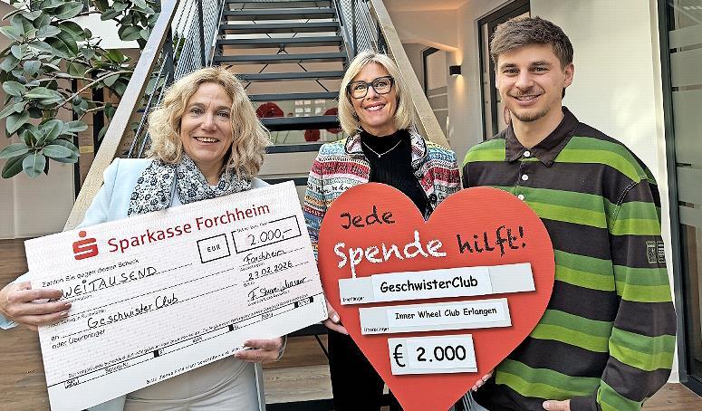 Bei der Spendenübergabe (v. l.): Franka Struve-Waasner und Elfi Kühn (Inner-Wheel-Club Erlangen) sowie David Knauer (Geschwisterbeauftragter). Bei der Spendenübergabe (v. l.): Franka Struve-Waasner und Elfi Kühn (Inner-Wheel-Club Erlangen) sowie David Knauer (Geschwisterbeauftragter).
