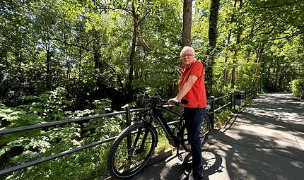 Hier an der Itzanlage nahe der Berufsschule w&uuml;rde sich Wolfram Haupt einen Fu&szlig;g&auml;ngersteg w&uuml;nschen, der &uuml;ber die Itz in Richtung L&ouml;wenstra&szlig;e f&uuml;hrt.