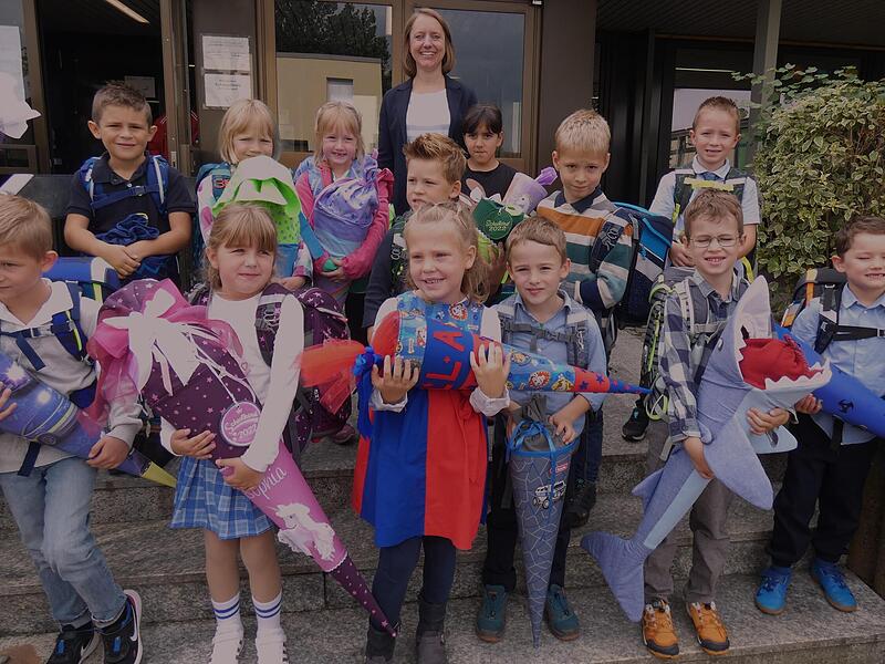 Die Klasse 1a der Grundschule Neuenmarkt-Wirsberg, die von Konrektorin Melanie Drechsler unterrichtet wird.2022 Schulanfang