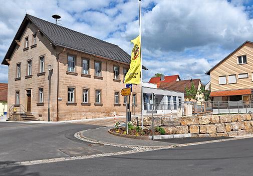 Das Rathaus mit Umfeld und das B&uuml;rgerhaus wurden im Mai nach Renovierung eingeweiht.