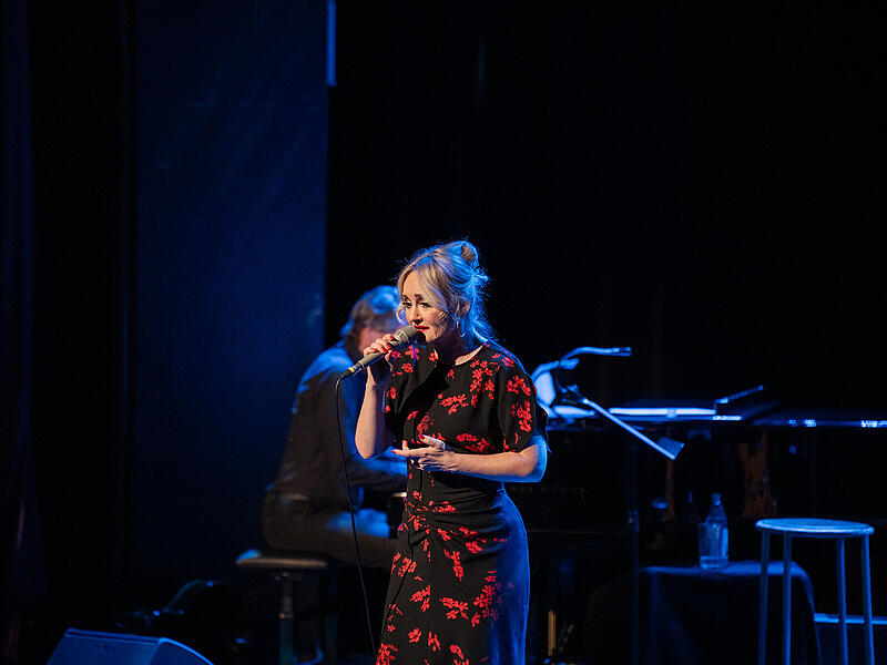 Katharine Mehrling beweist wieder einmal, dass sie eine tolle Stimme hat.