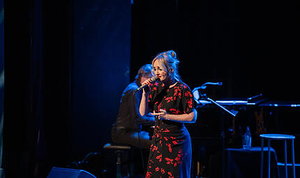 Katharine Mehrling beweist wieder einmal, dass sie eine tolle Stimme hat.