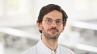 Für Infekt-Patienten gibt es meistens „keinen medizinischen Grund“, daheim einen Selbsttest durchzuführen, sagt Dr. Manuel Krone, Virologe und Krankenhaushygieniker an der Uniklinik Würzburg.
