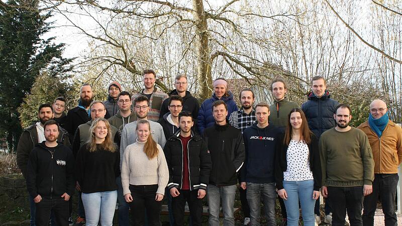 Der 78. Meisterkurs an der Meisterschule in Ebern hat begonnen. Die Klassenleitung übernimmt Stefan Andritschke (rechts). Der 78. Meisterkurs an der Meisterschule in Ebern hat begonnen. Die Klassenleitung übernimmt Stefan Andritschke (rechts).