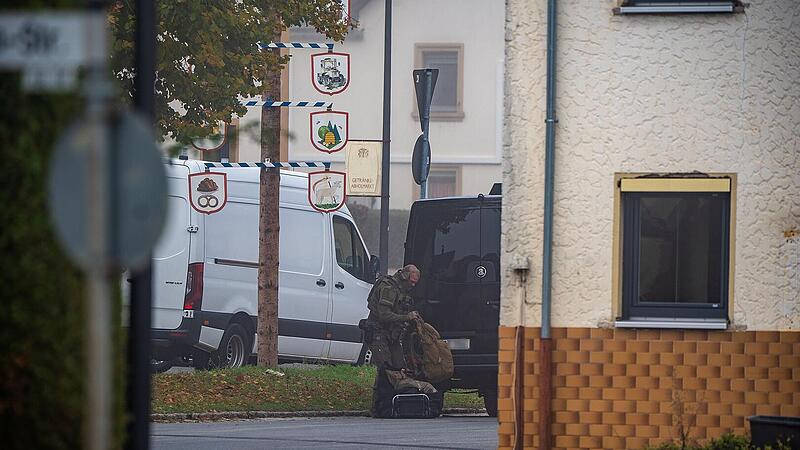 Gro&szlig;einsatz im Kreis Bamberg - Mann in Haus m&ouml;glicherweise bewaffnet
