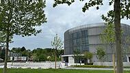 Globe Coburg Knapp drei Jahre nach Fertigstellung des Globe Coburg nimmt jetzt auch der Außenbereich langsam Formen an.