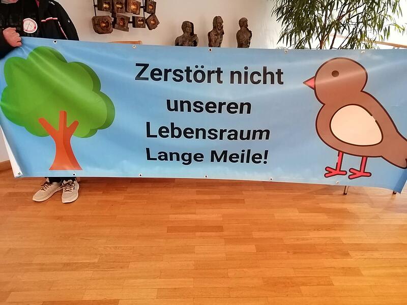 Mitglieder der Bürgerinitiative machten ihrem Unmut Luft.Forchheim & Fränkische Schweiz Mitglieder der Bürgerinitiative machten ihrem Unmut Luft.