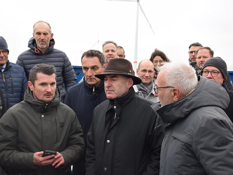 Windkraft in Gössersdorf: Aiwanger und Glauber zu BesuchWindkraft in Gössersdorf: Aiwanger und Glauber zu Besuch