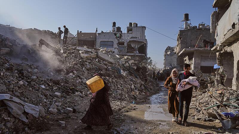 Von Gaza sind nur noch Ruinen übrig. Wann und wie mit dem Wiederaufbau begonnen wird, steht noch in den Sternen.