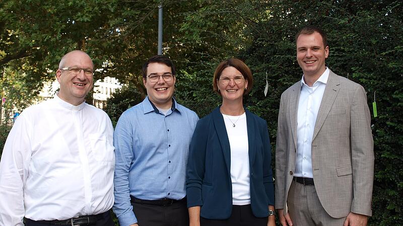 Die neuen Gesichter im Pastoralen Raum Bad Kissingen: (v.l) Diakon Uwe Schaub, Gemeindeassistent Marvin Schmiedel, Gemeindereferentin Susanne Köhler und Priesteramtsanwärter Benedict Dürrlauf. Die neuen Gesichter im Pastoralen Raum Bad Kissingen: (v.l) Diakon Uwe Schaub, Gemeindeassistent Marvin Schmiedel, Gemeindereferentin Susanne Köhler und Priesteramtsanwärter Benedict Dürrlauf.