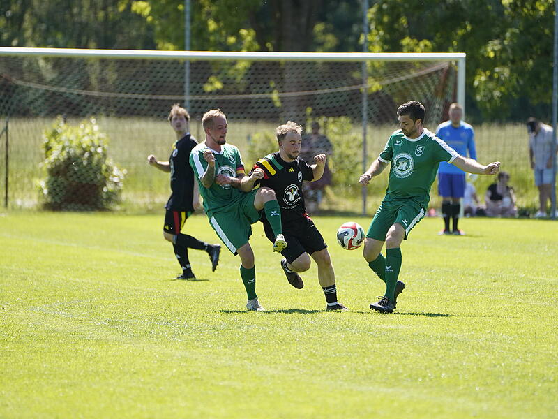 In der ersten Runde der A-Klassen-Relegation ging Untersiemau (grüne Trikots) gegen den VfB Einberg III unter. In der ersten Runde der A-Klassen-Relegation ging Untersiemau (grüne Trikots) gegen den VfB Einberg III unter.