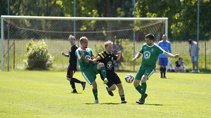 In der ersten Runde der A-Klassen-Relegation ging Untersiemau (grüne Trikots) gegen den VfB Einberg III unter. In der ersten Runde der A-Klassen-Relegation ging Untersiemau (grüne Trikots) gegen den VfB Einberg III unter.