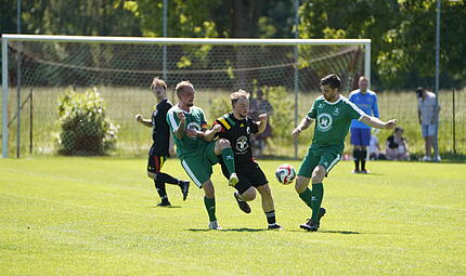 In der ersten Runde der A-Klassen-Relegation ging Untersiemau (gr&uuml;ne Trikots) gegen den VfB Einberg III unter.