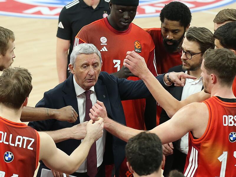 Svetislav Pesic und seine Basketballer