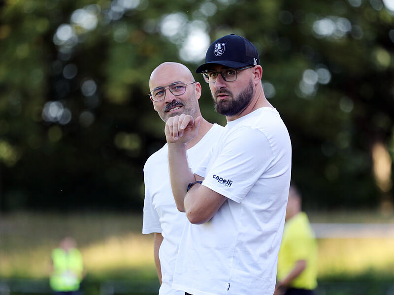 Das 0:3 in Weiden war ein Patzer zu viel: Jan Gernlein (vorne) und Alexander Grau (hinten) sind nicht mehr Trainer des FC Eintracht Bamberg.