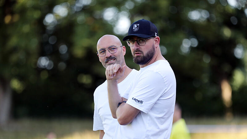 Das 0:3 in Weiden war ein Patzer zu viel: Jan Gernlein (vorne) und Alexander Grau (hinten) sind nicht mehr Trainer des FC Eintracht Bamberg.