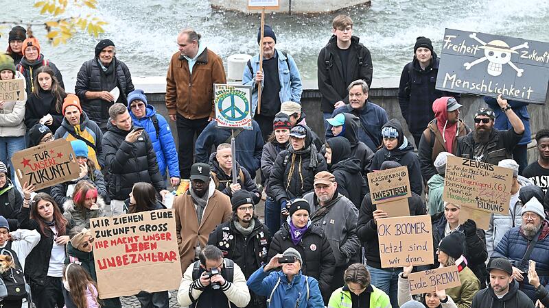 Demonstrationen "Gen Z regelt" - München Demonstrationen "Gen Z regelt" - München