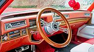Blick in den Cadillac Eldorado. Als Sondermodell mit Frontantrieb und breiteren Achsen eine Rarität, die nur 1974 gebaut wurde.