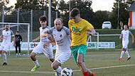 Aktuell kaum zu halten: DJK-Offensivakteur Sebastian Zweyer (rechts).