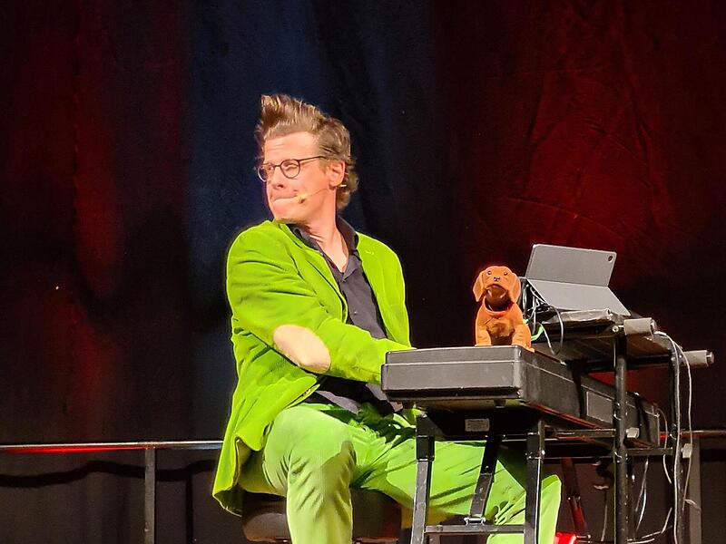 Matthias Walz unterhielt mit selbstkomponierten Liedern.Forchheim & Fränkische Schweiz
