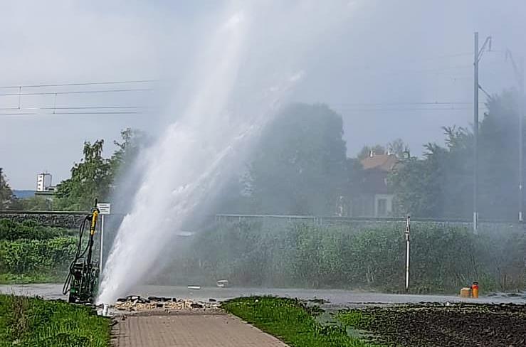 Gewaltige Wasserfont&auml;ne und ein kleiner See &ndash; Probebohrung mit Folgen