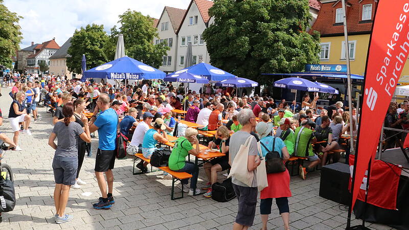 Fr&auml;nkische Schweiz MarathonEbermannstadt Fr&auml;nkische Schweiz Marathon, Genussmeile, Naturparkh&ouml;femarkt
