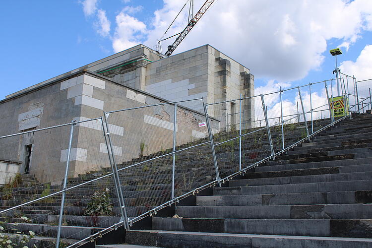 Auf den zentralen Teil der Steintribüne am Norisring kommt dieses Jahr kein Zuschauer hin.DTM Norisring 2025: Die besten Bilder vom Aufbau Auf den zentralen Teil der Steintribüne am Norisring kommt dieses Jahr kein Zuschauer hin.