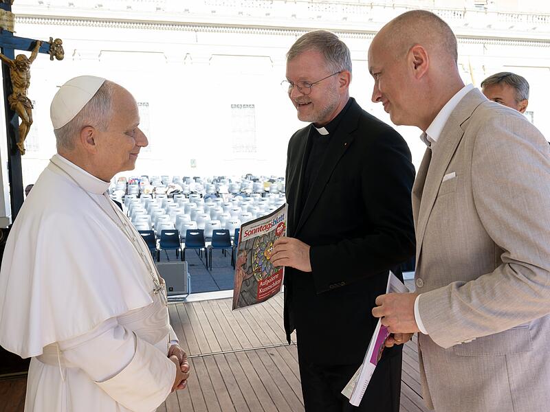 Papst Leo XIV. mit Ralf Ruppert (rechts) und Generalvikar Jürgen Vorndran Papst Leo XIV. mit Ralf Ruppert (rechts) und Generalvikar Jürgen Vorndran