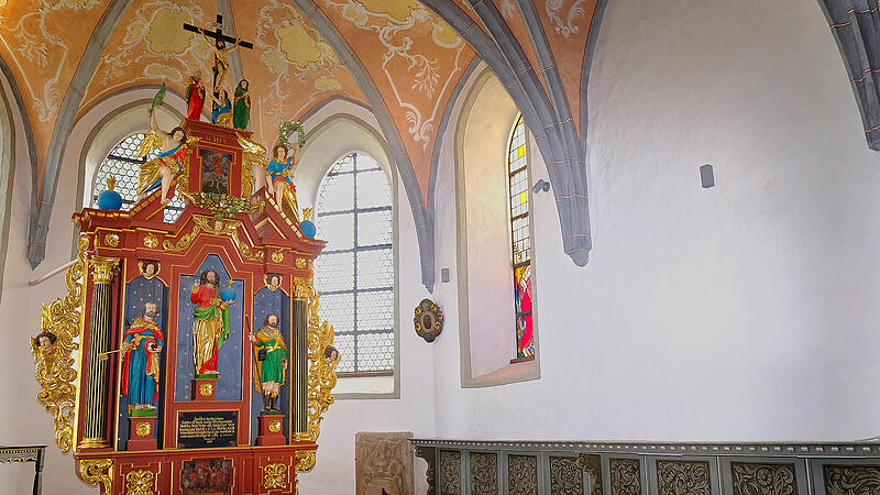 Jahrzehntelang ging das Kreuz an der rechten Seite der evangelischen Kirche - zwischen dem Altar und dem Eingang der Sakristei. Jetzt ist dort nur noch eine gro&szlig;e,wei&szlig;e Wand zu sehen.