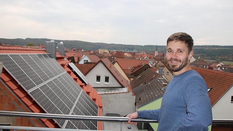 Klimaschutzmanager Philipp Spitzner auf dem Baderturm: Auch Photovoltaikanlagen in der Altstadt gehören zu seinen Themen.
