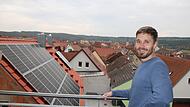 Klimaschutzmanager Philipp Spitzner auf dem Baderturm: Auch Photovoltaikanlagen in der Altstadt gehören zu seinen Themen.