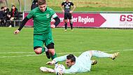 Neukenroths Torjäger Felix Maurer überspielt hier den Gästekeeper aus Buttenheim und hat keine Mühe, den Ball ins leere Tor zu schieben. Er, Lucas Bauer, Tim Wachter und Jonas Nickol haben bisher 47 Tore für ihre Mannschaft erzielt. Neukenroths Torjäger Felix Maurer überspielt hier den Gästekeeper aus Buttenheim und hat keine Mühe, den Ball ins leere Tor zu schieben. Er, Lucas Bauer, Tim Wachter und Jonas Nickol haben bisher 47 Tore für ihre Mannschaft erzielt.