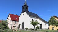Ein wunderbarer Ort in Seubersdorf: die St. Michaelskirche auf dem kleinen Turmhügel. Das Ausmaß der Renovierung ist noch gar nicht vollständig ersichtlich.