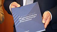 Expertenkommission &uuml;bergibt Bericht zu Vergesellschaftung