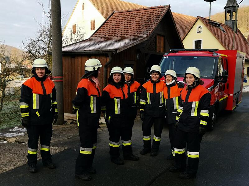 Sieben auf einen Streich: Insgesamt z&auml;hlt die  Freiwillige Feuerwehr Schweinthal 19 aktive Frauen.Forchheim & Fr&auml;nkische Schweiz