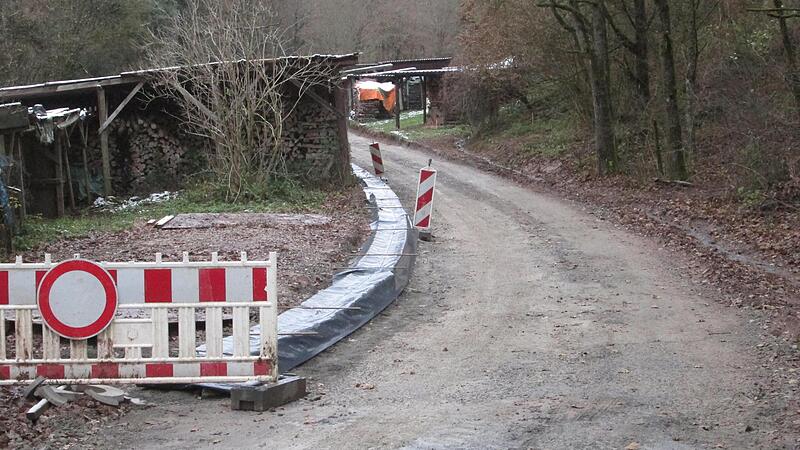 Die Wasserleitung von Wittershausen nach Aura ist fertiggestellt. Jetzt erhält die Trasse einen Radweg. Die Wasserleitung von Wittershausen nach Aura ist fertiggestellt. Jetzt erhält die Trasse einen Radweg.