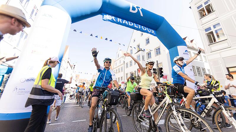 Auf welcher Route die Teilnehmer der BR-Radltour am Freitag durch Gerolzhofen fahren, ist aktuell völlig offen. Aufgrund einer Baustelle und Straßensperrung in der Schallfelder Straße kann die ursprünglich gewählte Strecke nicht befahren werden. Auf welcher Route die Teilnehmer der BR-Radltour am Freitag durch Gerolzhofen fahren, ist aktuell völlig offen. Aufgrund einer Baustelle und Straßensperrung in der Schallfelder Straße kann die ursprünglich gewählte Strecke nicht befahren werden.