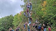 Beim Kindernachmittag im Rahmen des 60. Jahresfestes des CVJM Altenstein durften die Buben und Mädchen auf dem Vereinsgelände auf Schatzsuche gehen – unter anderem am Seilzirkus.