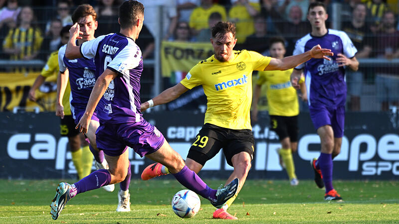 Jannik Graf (rechts) schoss im Oberfrankenderby das Tor des Tages. Marco Schmitts FC Eintracht Bamberg unterlag in Bayreuth knapp, aber verdient.