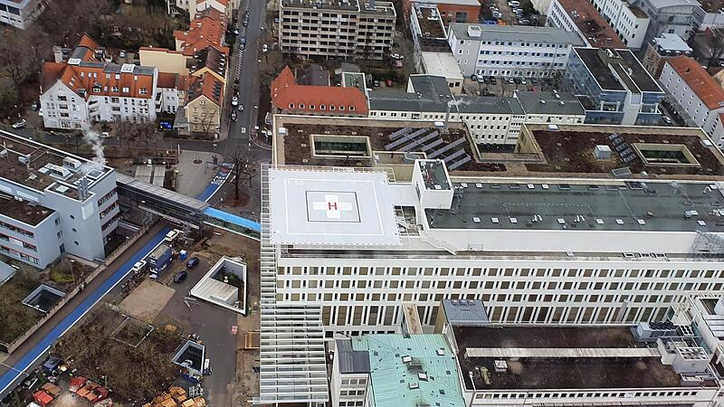 Blick aus dem Hubschrauber auf die Landeplattform
