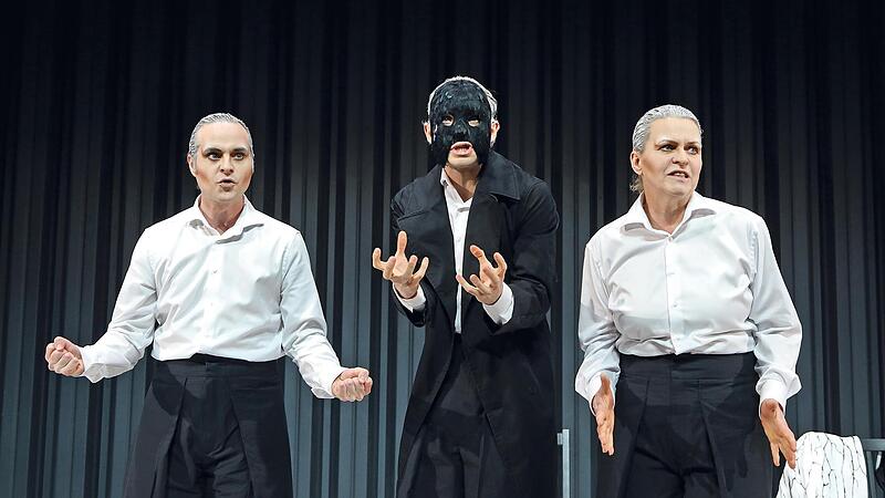 Stefan Herrmann, Leon T&ouml;lle und Barbara Wurster (v. l.)  in &bdquo;Dantons Tod&ldquo;